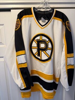 Vintage CCM Providence Bruins White Bear Hockey Jersey Men’s Large Light Wear